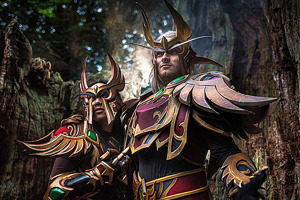 Cosplay de la Armadura Dinástica de los Elfos de Sangre por C'est La Sara