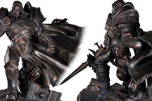 Estatua de Arthas de la edición coleccionista de Warcraft 3: Reforged a la venta en la Gear Store