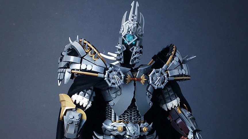 Impresionante figura de El Rey Exánime recreada con Lego