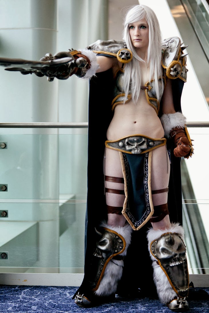 Cosplay femenino de Arthas, Rey Exánime por Vash Fanatic Cosplay femenino de Arthas, Rey Exánime por Vash Fanatic