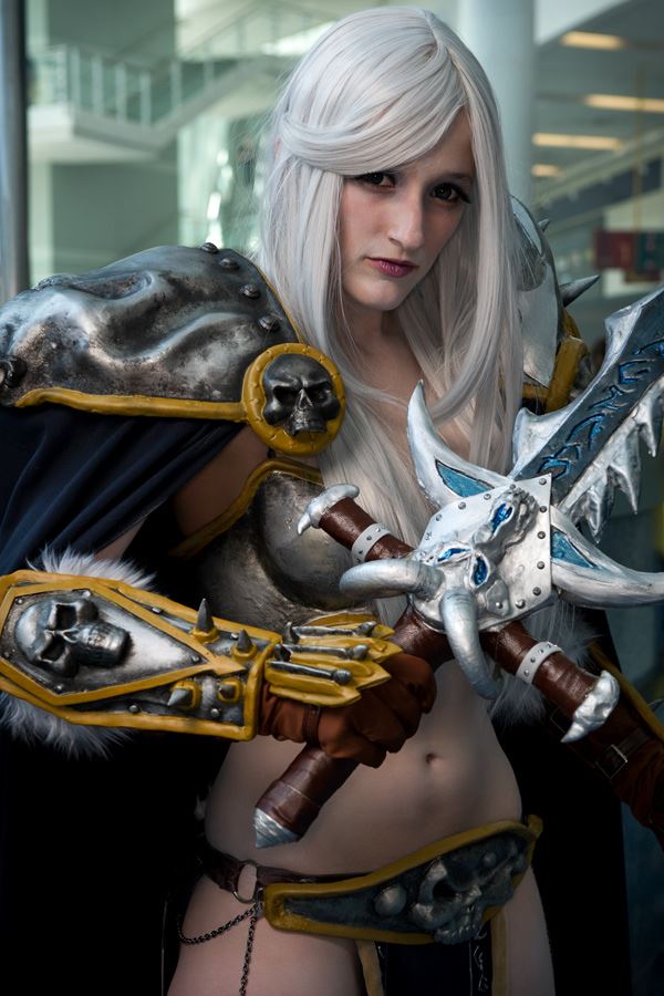 Cosplay femenino de Arthas, Rey Exánime por Vash Fanatic Cosplay femenino de Arthas, Rey Exánime por Vash Fanatic