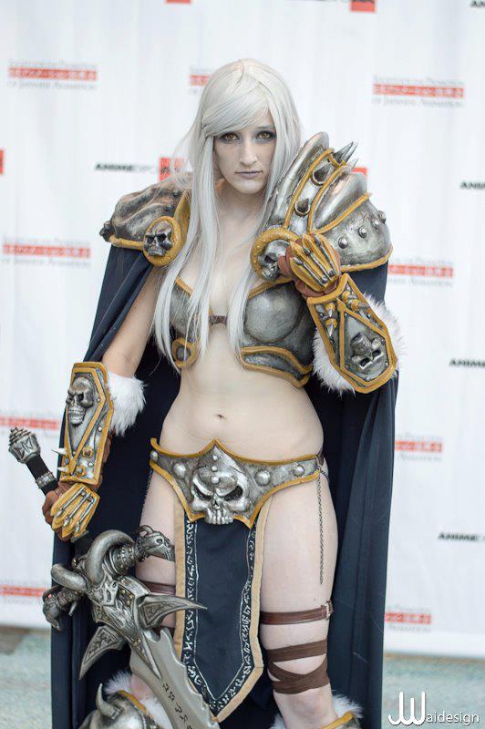 Cosplay femenino de Arthas, Rey Exánime por Vash Fanatic Cosplay femenino de Arthas, Rey Exánime por Vash Fanatic
