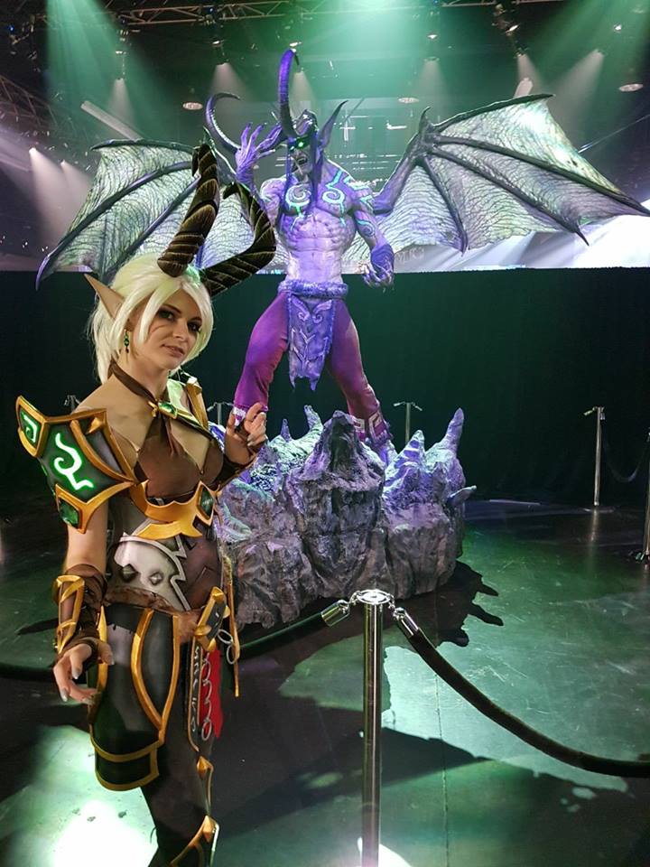 Cosplay de Elfa de sangre Cazadora de Demonios por Tingilya Cosplay Cosplay de Elfa de sangre Cazadora de Demonios por Tingilya Cosplay