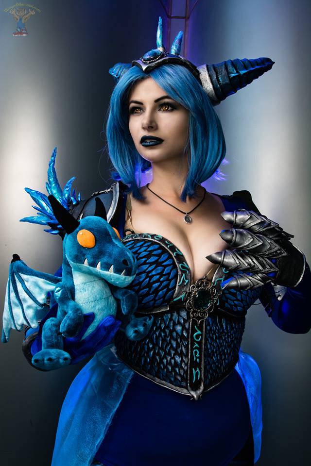 Cosplay de Malygos por Geeky Red Cosplay Cosplay de Malygos por Geeky Red Cosplay