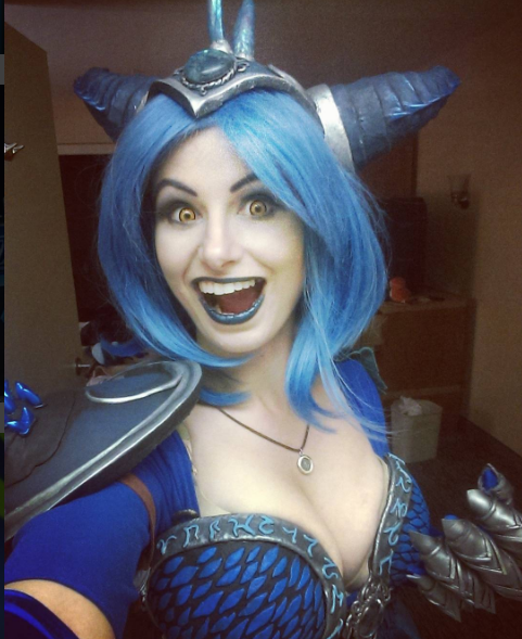 Cosplay de Malygos por Geeky Red Cosplay Cosplay de Malygos por Geeky Red Cosplay