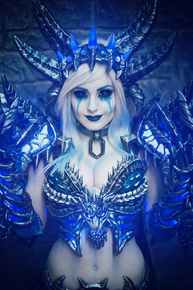 Cosplay de Sindragosa en forma humana por Jessica Nigri Cosplay de Sindragosa en forma humana por Jessica Nigri