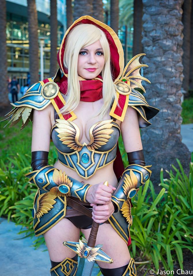 Cosplay de Paladín JcJ Temporada 11 por Andy Rae Cosplay de Paladín JcJ Temporada 11 por Andy Rae