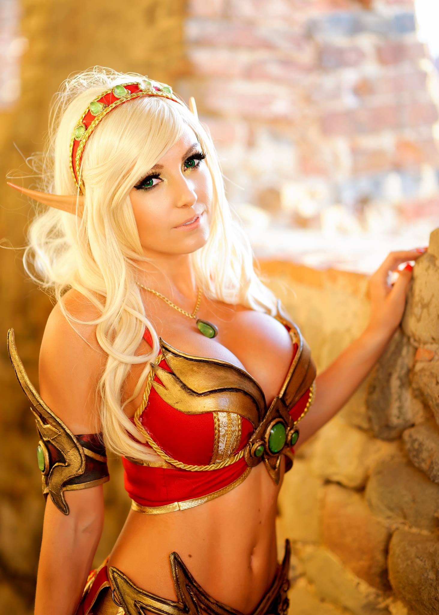 Cosplay de Sacerdotisa Elfa de Sangre por Jessica Nigri Cosplay de Sacerdotisa Elfa de Sangre por Jessica Nigri
